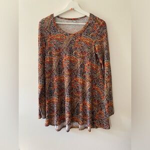Awuliffan long sleeve tunic top in excellent condition